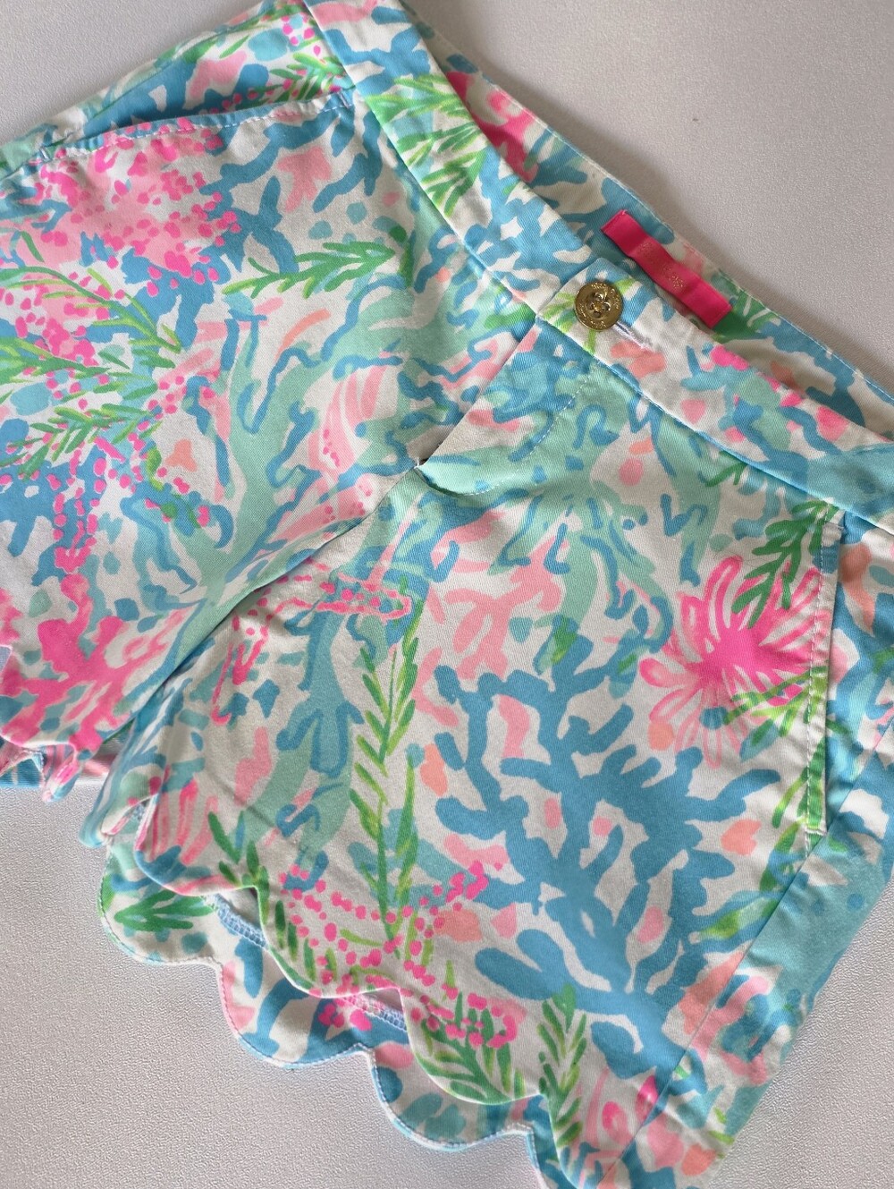Lilly Pulitzer Buttercup Scallop Hem Shorts Size 6 Floral - Picture 2 of 5